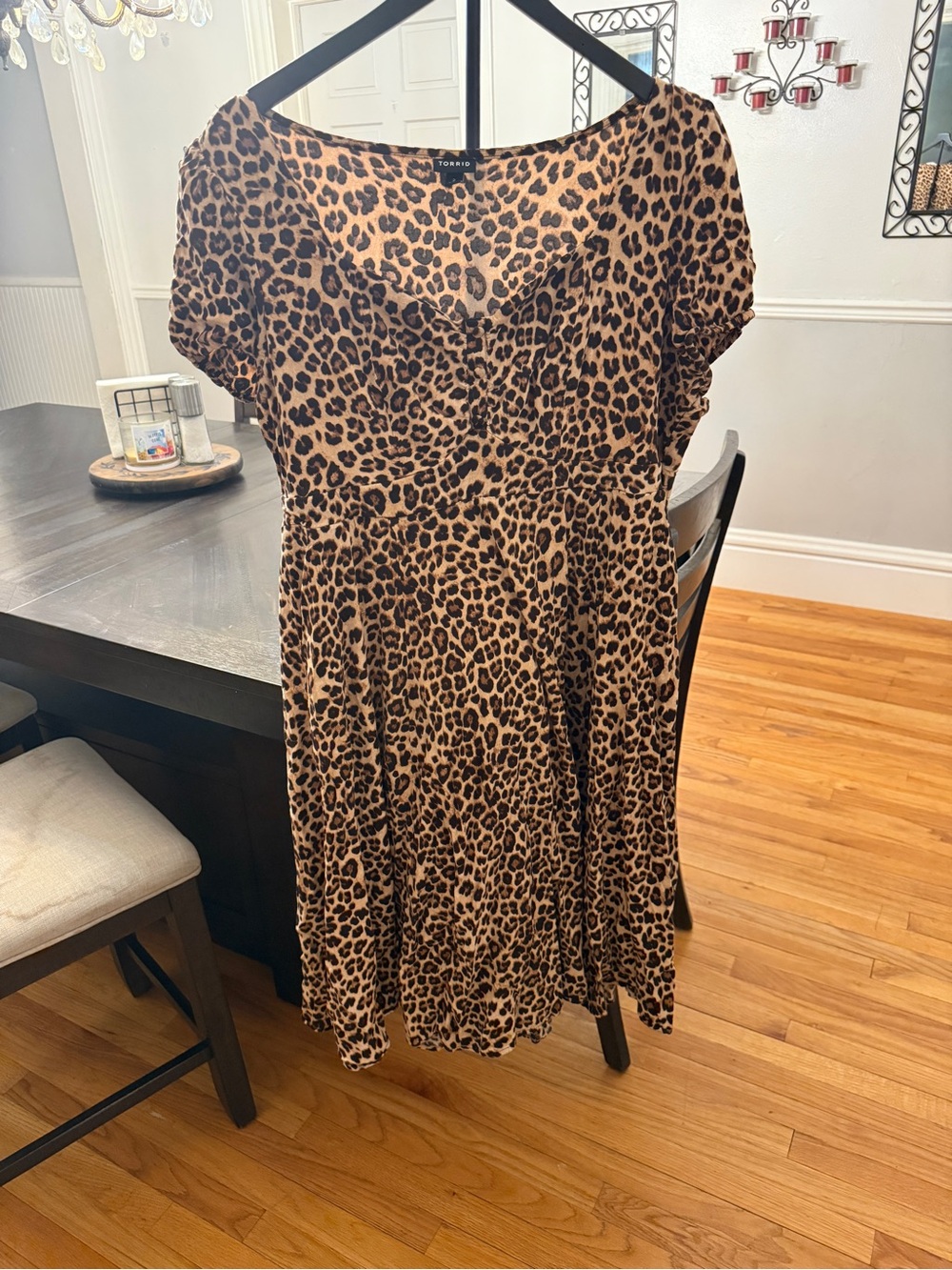 🐆 Fierce & Flattering! Torrid Leopard Print Button-Front Midi Dress ✨